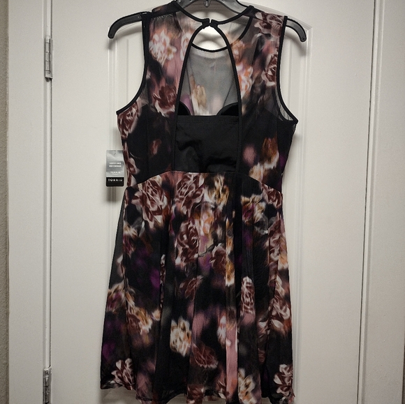 Torrid Peplum Underwire Floral Swim Dress - Picture 7 of 8